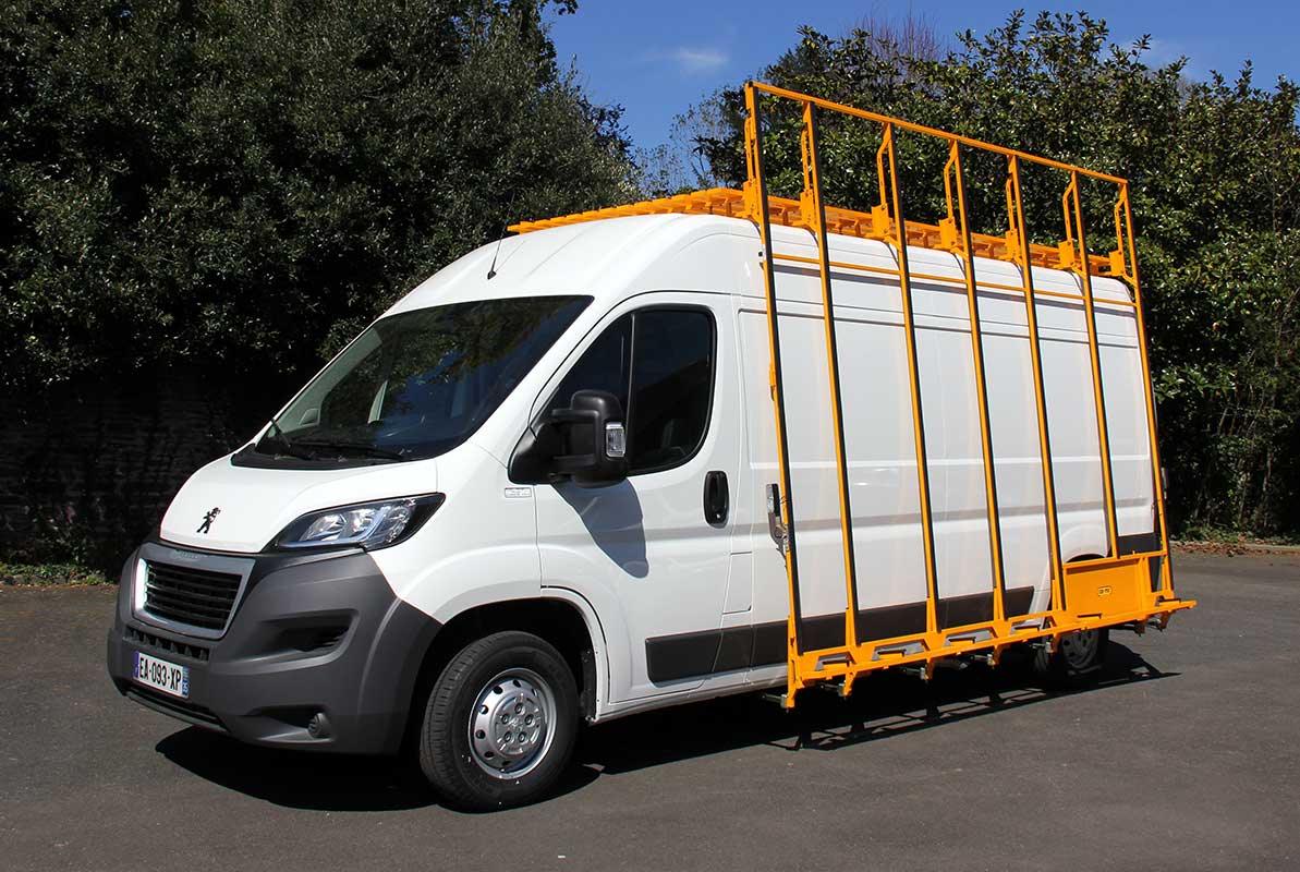 Peugeot Boxer avec berce vitre - équipement transport verres et menuiseries