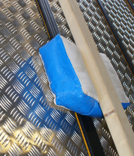 Coussin de protection avec barre de serrage